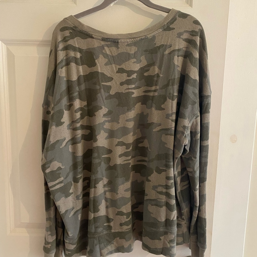 Universal Thread long sleeve - Picture 3 of 5